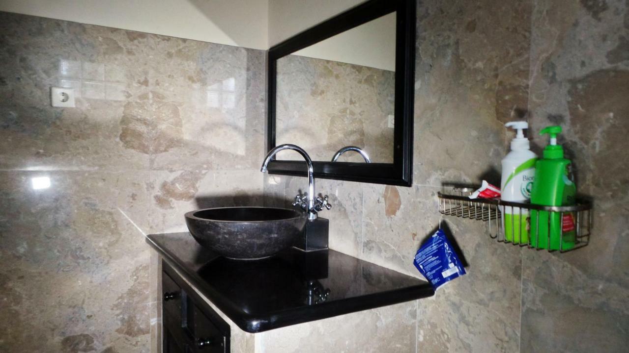 Medewi Manor Apart otel Airsatang Dış mekan fotoğraf